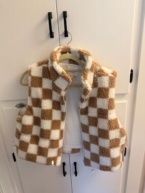 Wild Rose Kids Checkered Sherpa Vest - Cream & Tan